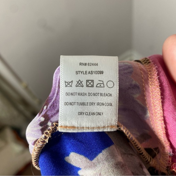 Artelier Nicole Miller Silk Floral Multicolor Sleeveless Top - Picture 10 of 10